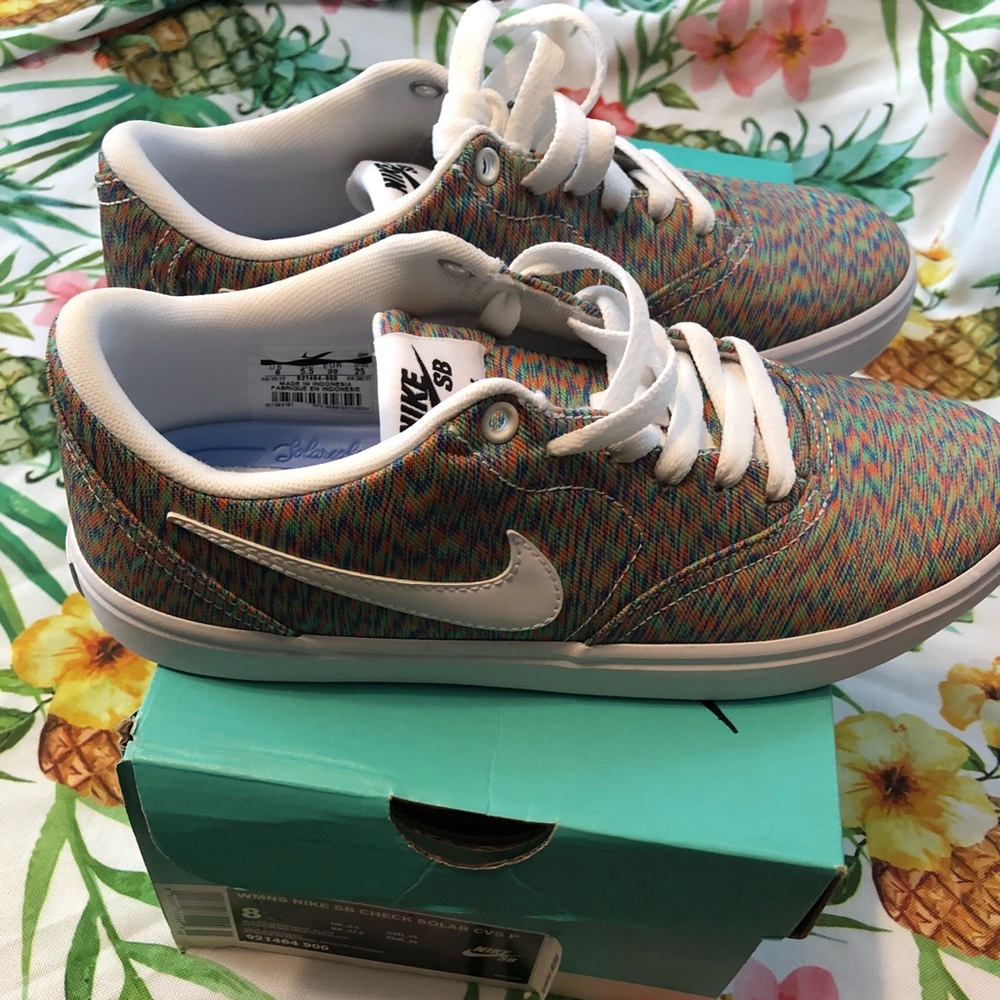Nike shoes size 8